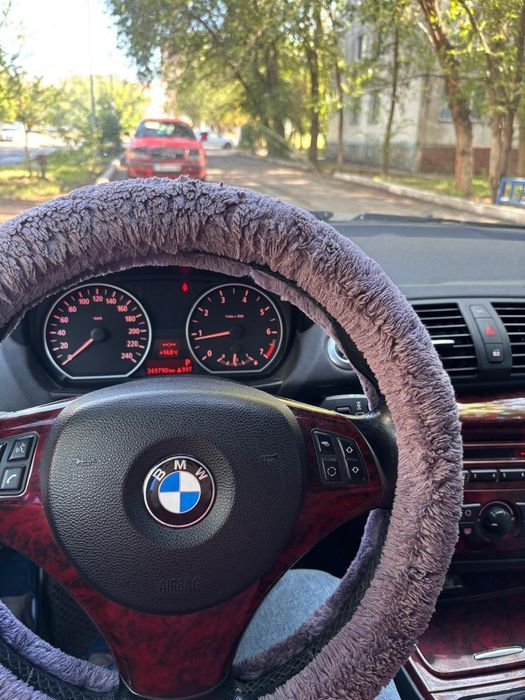 Продам BMW 118 E87