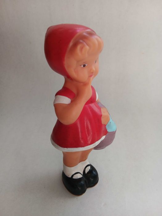 Jucarie veche Aradeanca, scufita rosie,De colectie, Perioada comunista