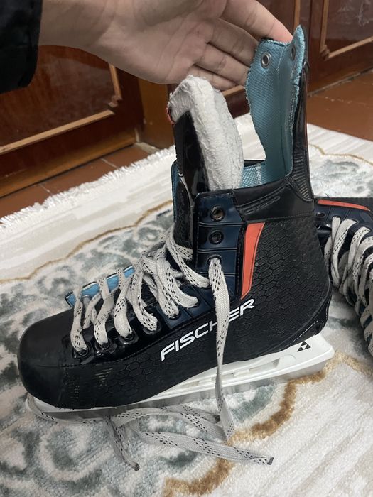 Коньки хоккейный