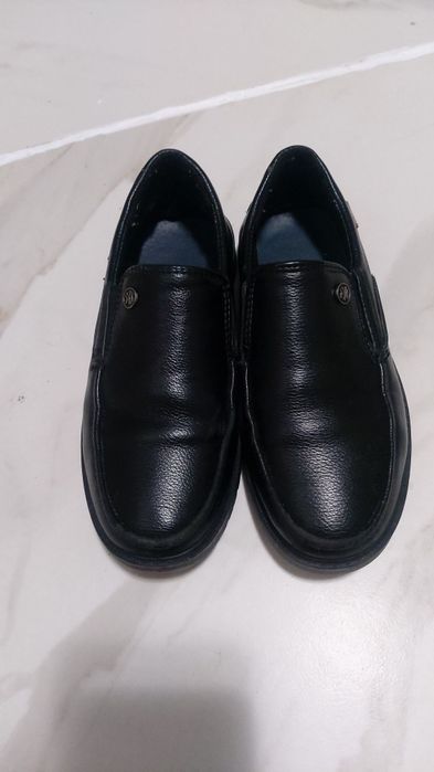 Продам туфли на мальчика