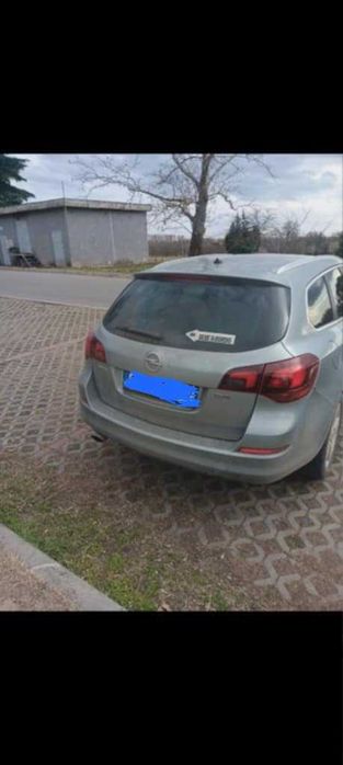 Продавам Опел Астра J 2.0 CDTI