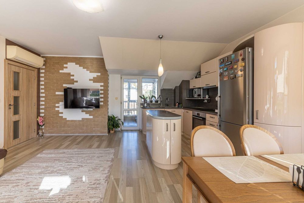 Продава се Тристаен апартамент в Варна, Цветен квартал - 125 кв.м за 2140 €/кв.м - Снимка #3