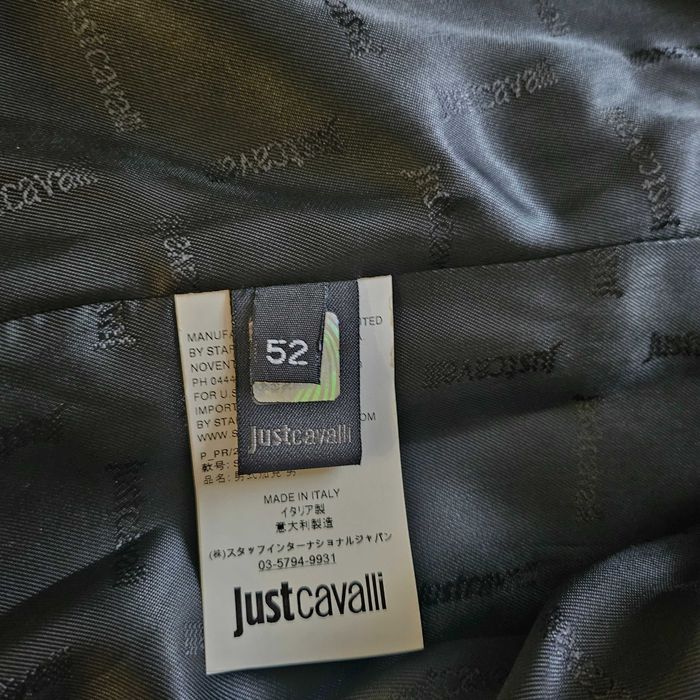 Продавам оригинален костюм