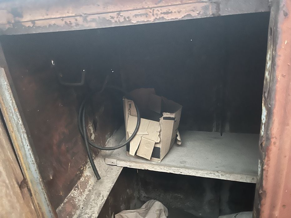 Шкаф сейф для инструментов