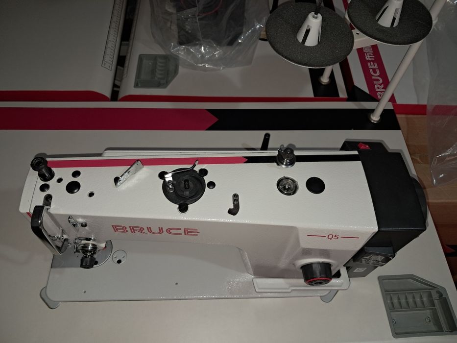 Швейная машина BRUCE  model Q5, прямая строчка машина совершено новая.