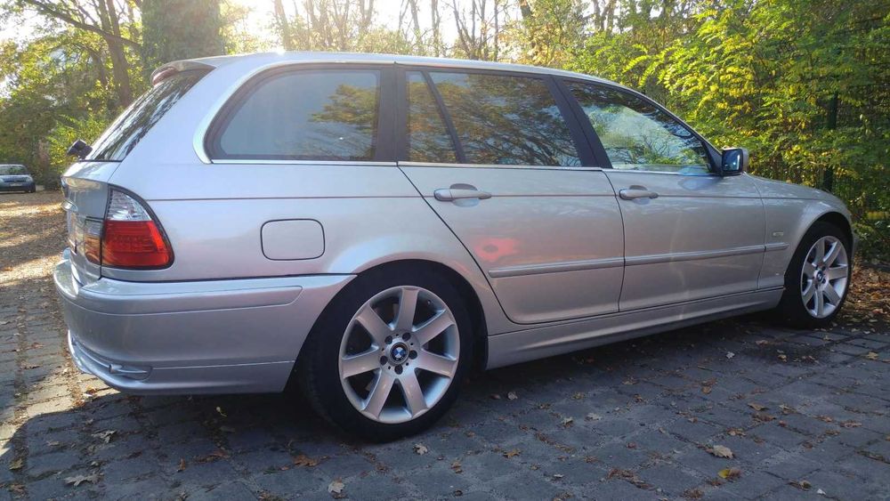Автомобил BMW 330 E46, 2000 г.