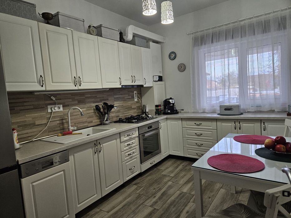 Proprietar, vând 3 camere intr-un triplex, în Sanandrei, complet mobilate și utilate
