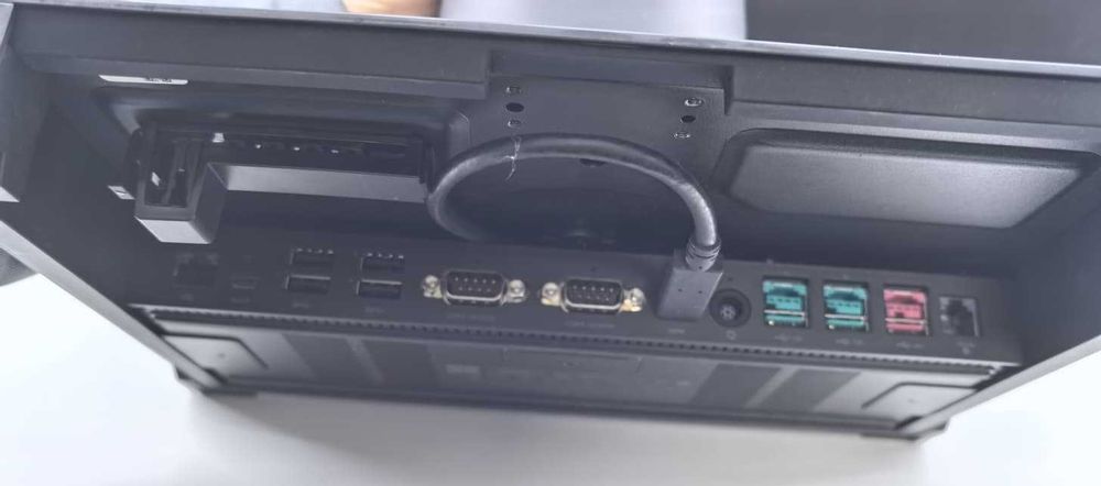 Sistem POS HP Engage One Pro Intel Core 8GB Ecran 22 Touchscreen Win