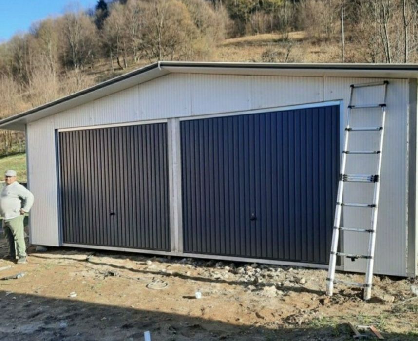 Garaj din panouri sandwich