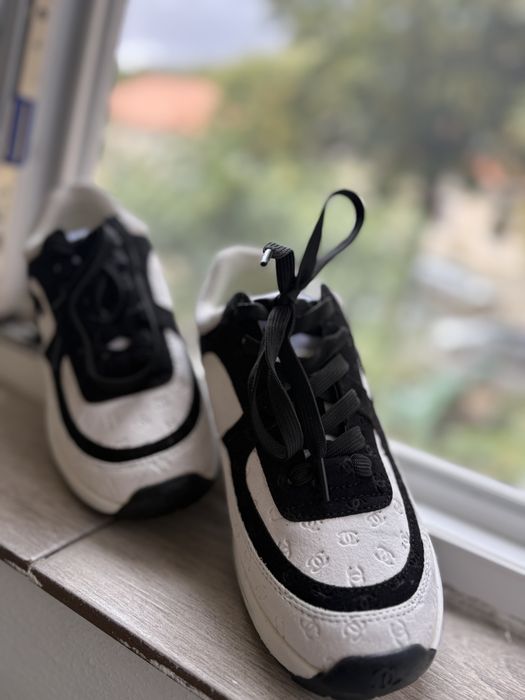 Vand adidasi Chanel
