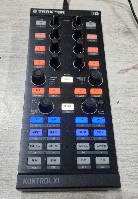 FX Котролер Native Instruments Traktor Kontrol X1 MK1