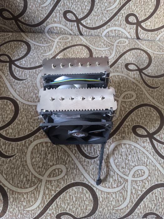 I5 4670k si Cooler noctua nh d14 , fara ventilatoarele originale .