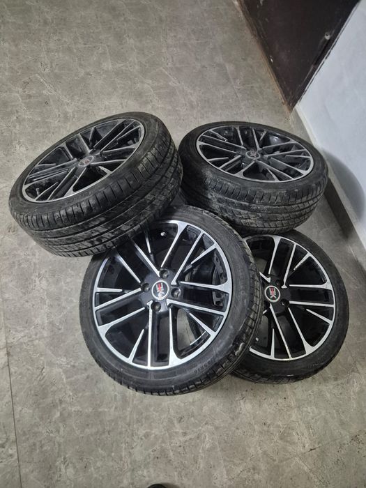 Продам летние шины комплект с дисками.