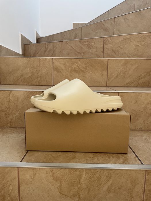 Yeezy Slides Bone / Maro