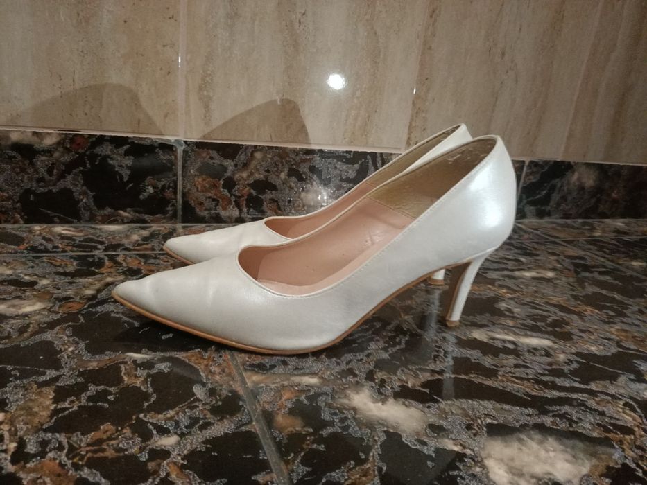 Pantofi cu toc culoarea alb mărime 39