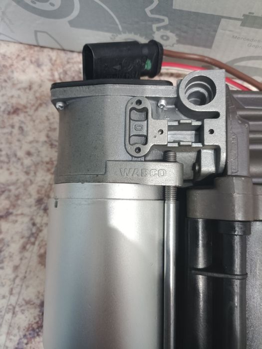 Компрессор пневмы Мерседес W212 W218 CLS