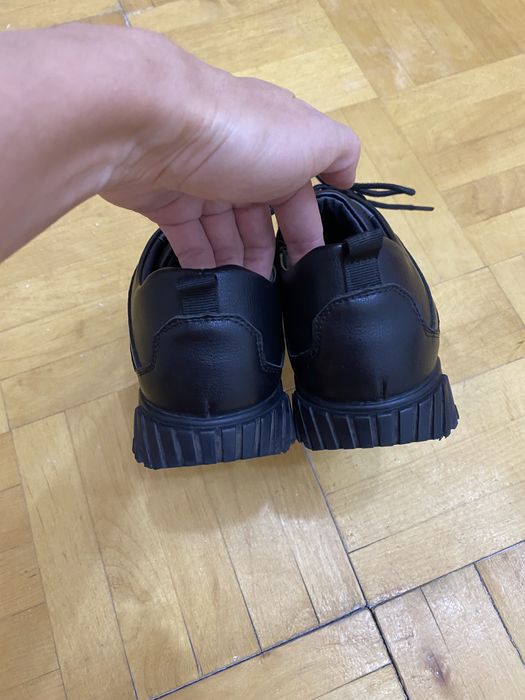 Кроссовки кожаннын