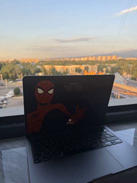 MacBook Air M2 8/256 GB