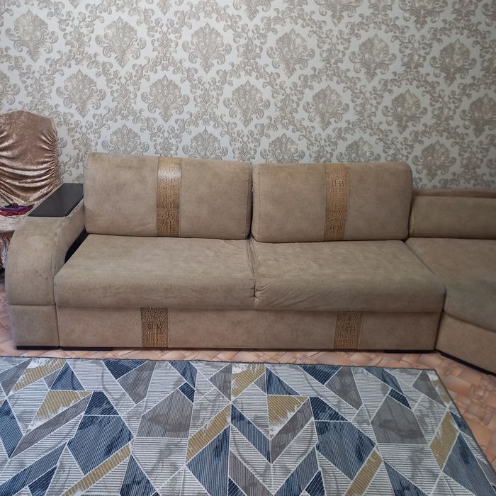 Продам  угловой диван  в хорошем состоянии