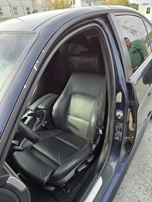 VAND BMW E90 318d / 275 caii !