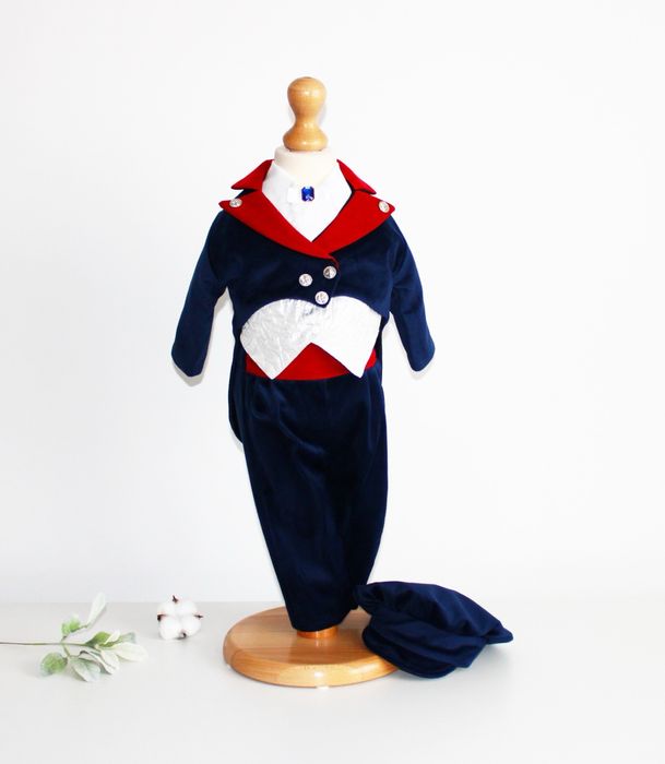 Costumas pentru botez