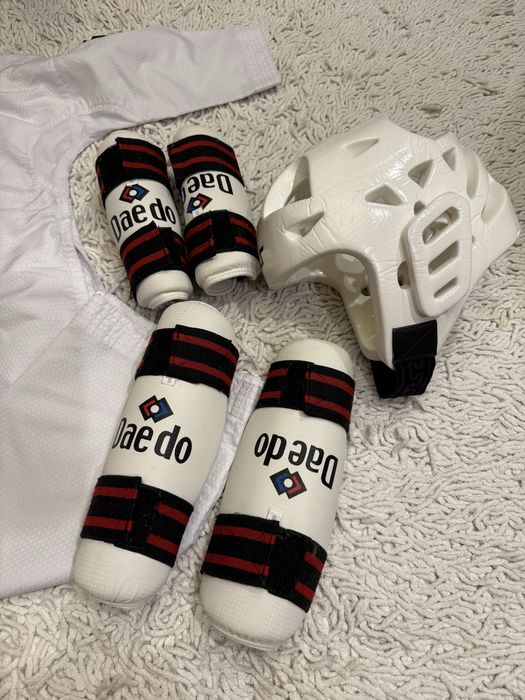 Форма для тхэквондо. На 6-8 лет . Размер S.