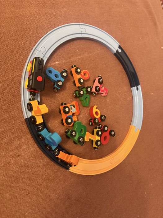 Поезд движущийся с прицепом