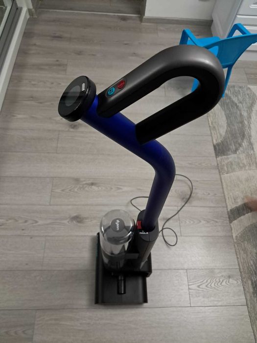 Aspirator vertical fara fir cu spalare Dyson