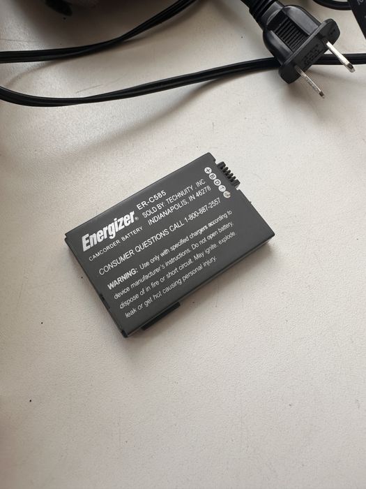 Продам видеокамеру Canon DC210