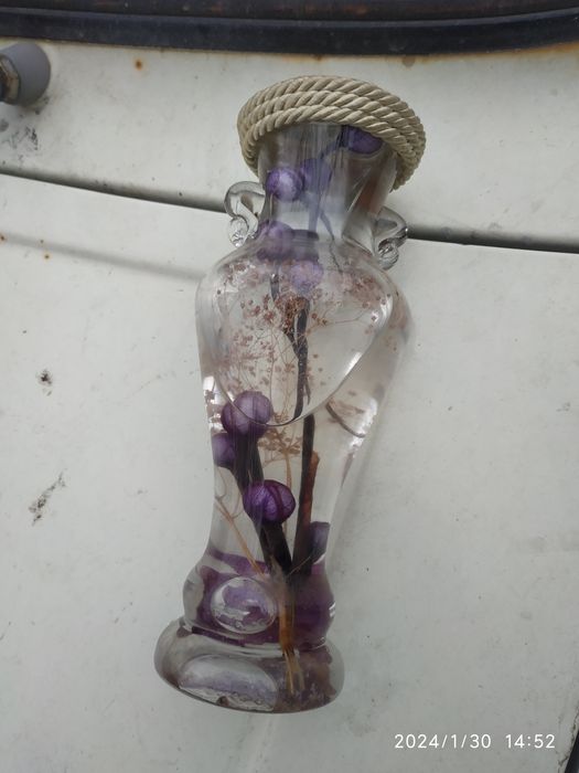 Сувенирная ваза.