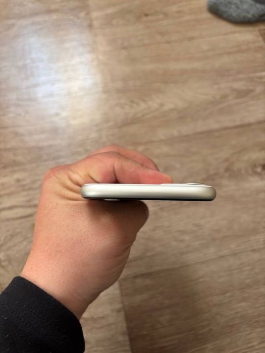 Продам айфон 11 82 акб