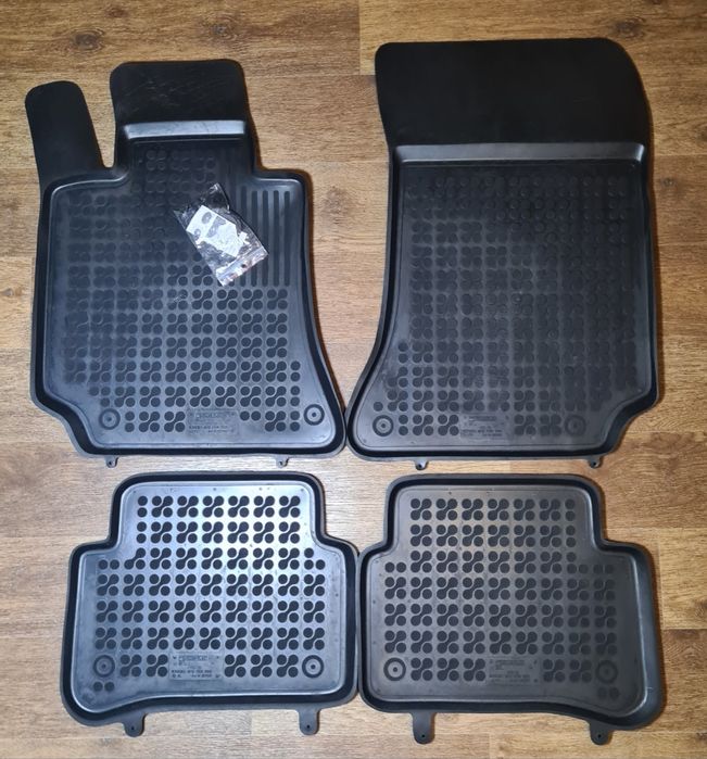 Продам коврики в машины: