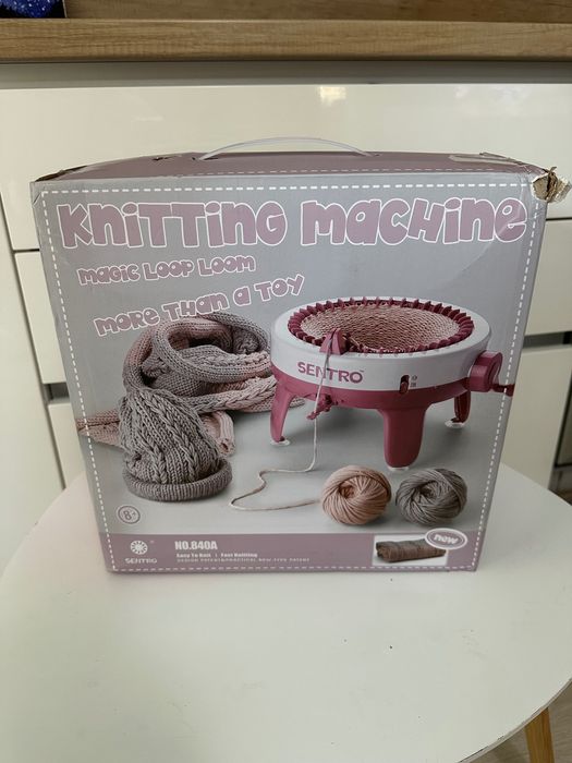 Mașină de tricotat Sentro 40 ace cu accesorii – ca nouă