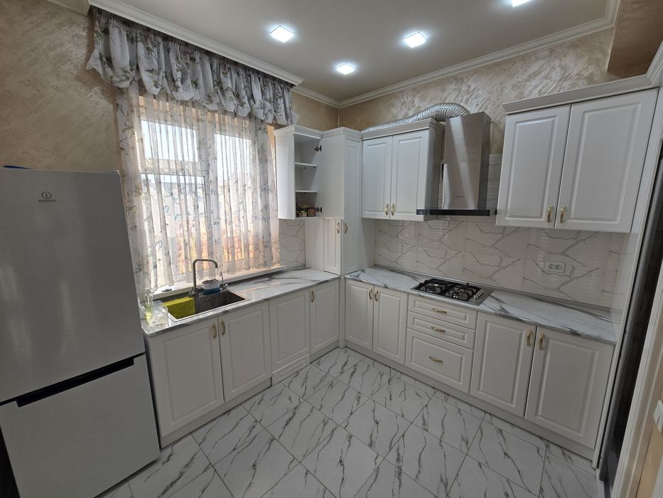 Luks 5 xona lik sotiladi fargona flagman oldida