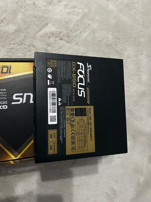 Vând sursa seasonic