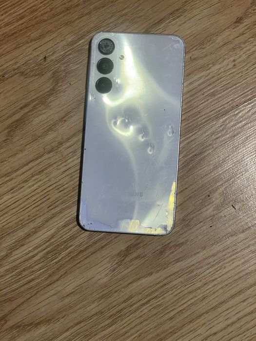 Продавам Samsung Galaksy a16