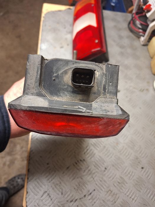 Продавам стопове за камион Mercedes