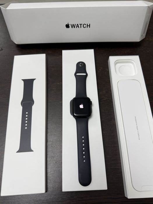 Продам Часы Apple Watch SE 2 44 мм черно-синий