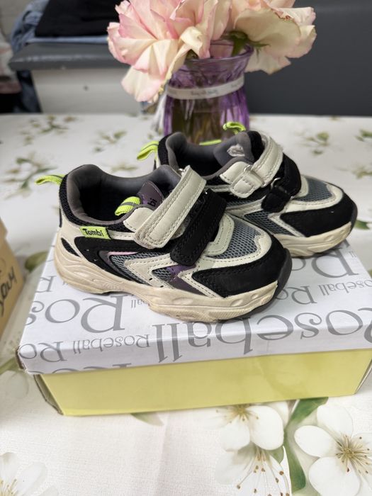 Кроссовки детские