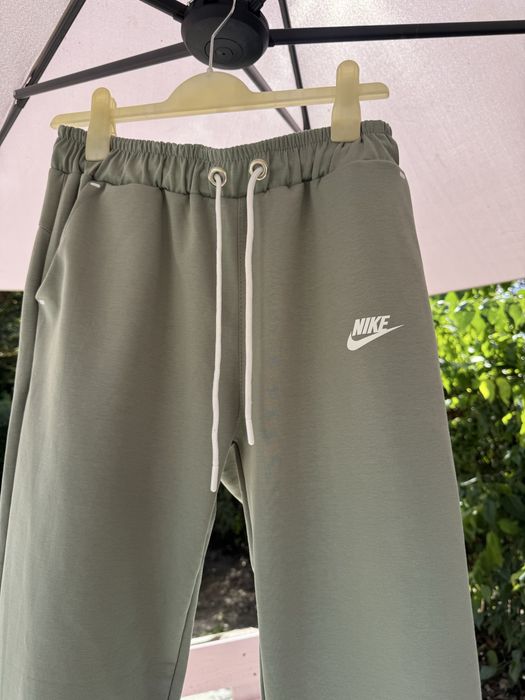 compleu nike tech green