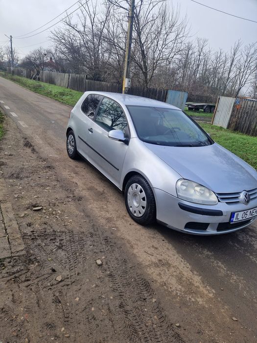 Vând masina golf 5