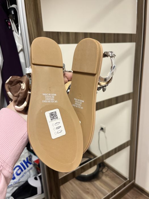 Сандали с камъни