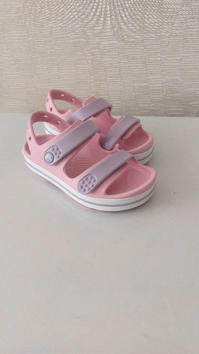 Продам сандалики Crocs для девочек