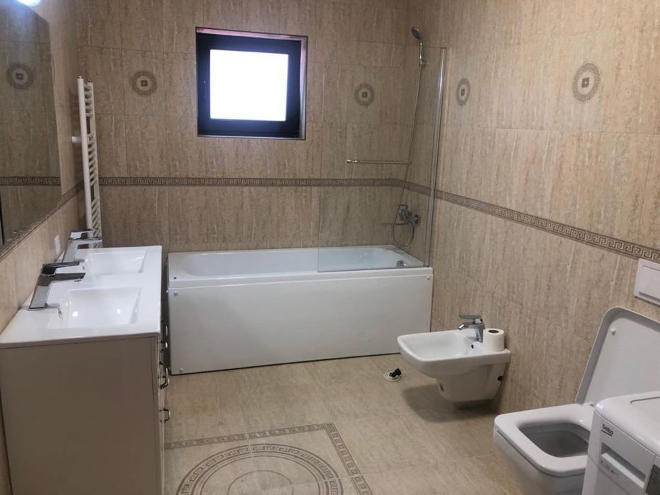 Inchiriez apartament la casa, in suprafata de 135 mp util