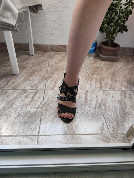 Босаножки в стиле рок-н-ролл