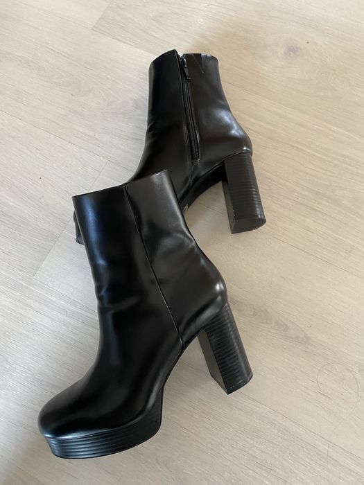 Vand ghete H&M superbe.