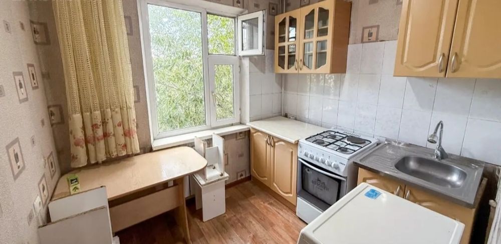 продам 2-х ком. 46кв. 4мкр. 4-этаж