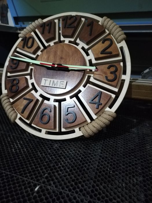 Продаются деревянные часы
