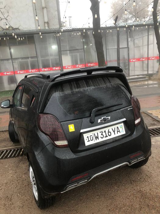 Spark yili 2012 rangi qora