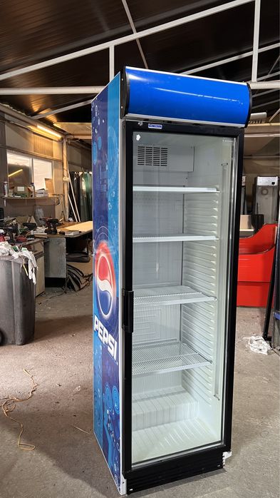 Vitrina frigorifica verticala Ugur cu o usa